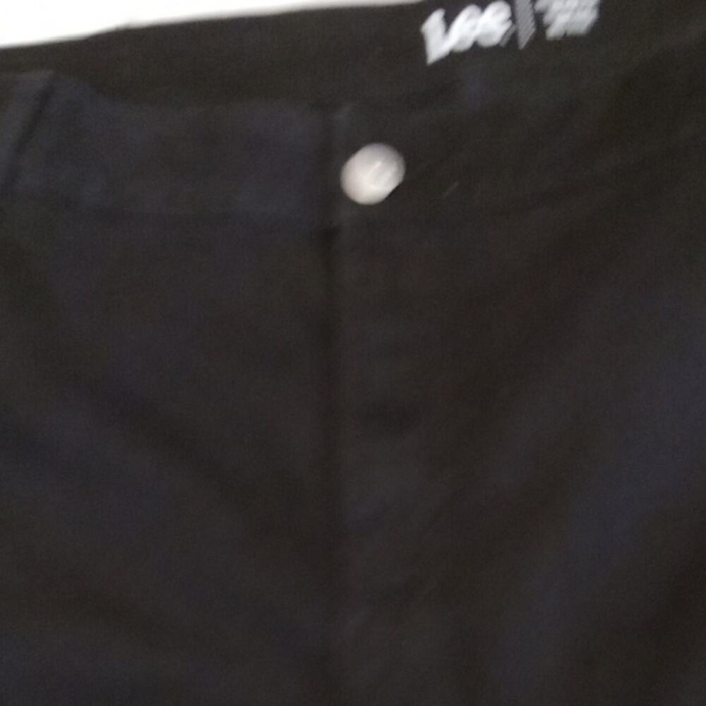 NWT Lee Women's Size 26W Jet Black Bermuda Casual Shorts. Reg Fit, Midrise, - Picture 4 of 9